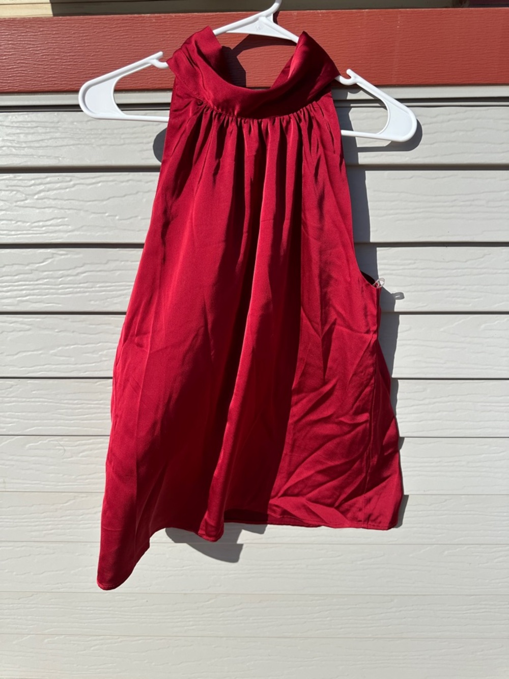 entro Crimson Knot-Detail Halter Top